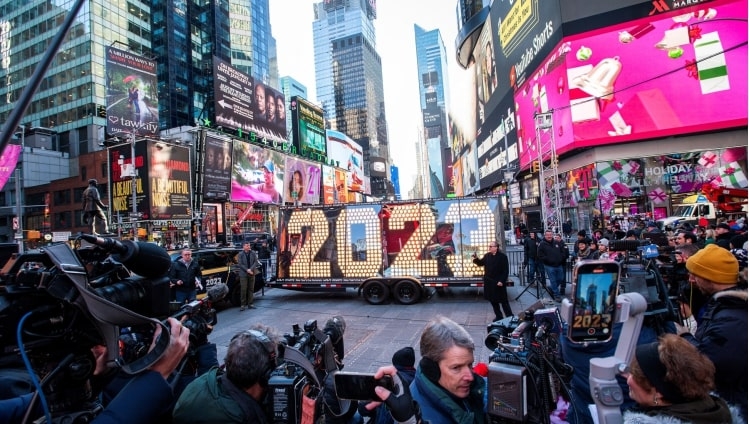 Новый 2023 год на Тайм-сквер. Ньй-Йорк. Конфетти